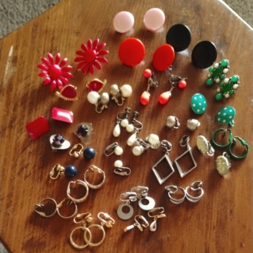 Bulk Lot/25 Clip On Earrings From The 60's & 70's Vintage
